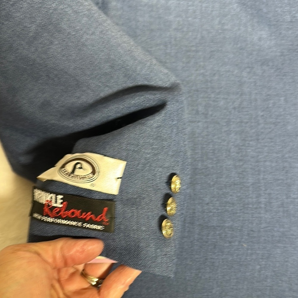 Vintage Classic Blue Sport Coat with Notch Lapels and Structured Shoulders - Picture 8 of 8